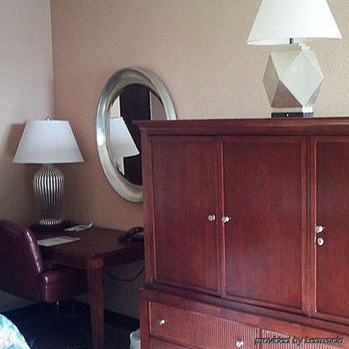 Sunlac Inn Lakota 객실 사진