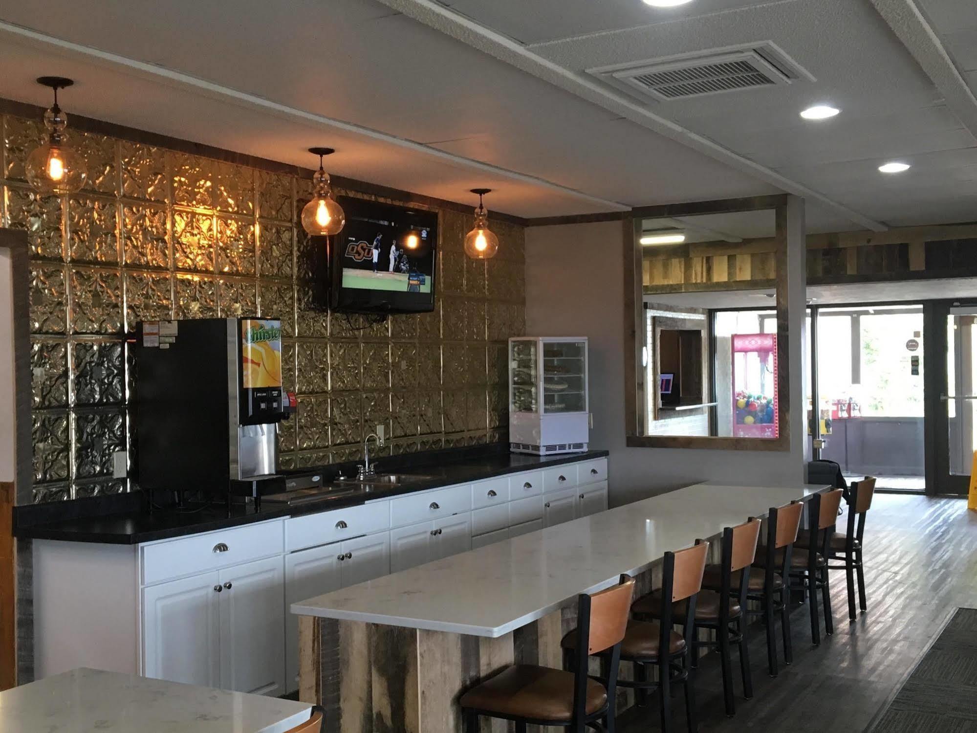 Sunlac Inn Lakota 외부 사진